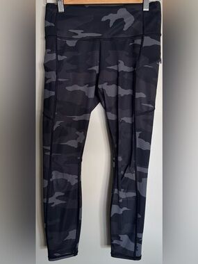 Athleta Elation Camo Leggings XSP Black Gray High Rise 7/8 Pocket Zip Athletic